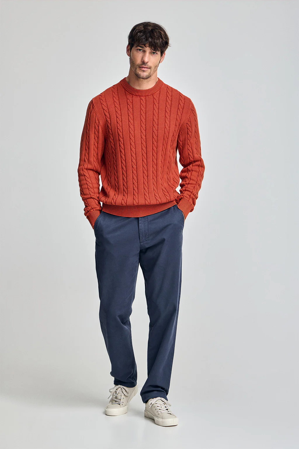 Reddish garment-dye cable-knit jumper with embroidered logo - Image 4