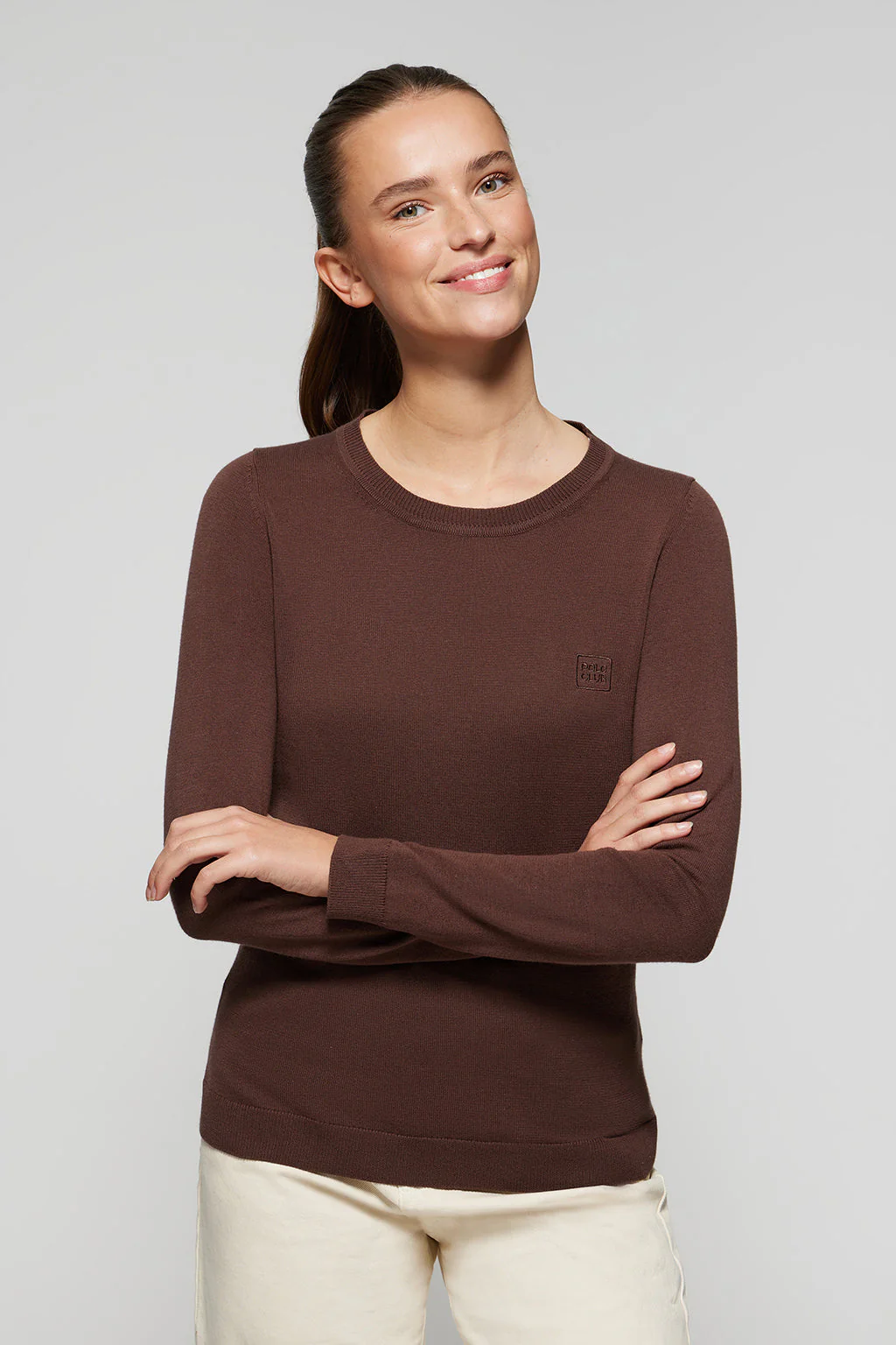 Brown round-neck basic jumper with embroidered logo in matching colour