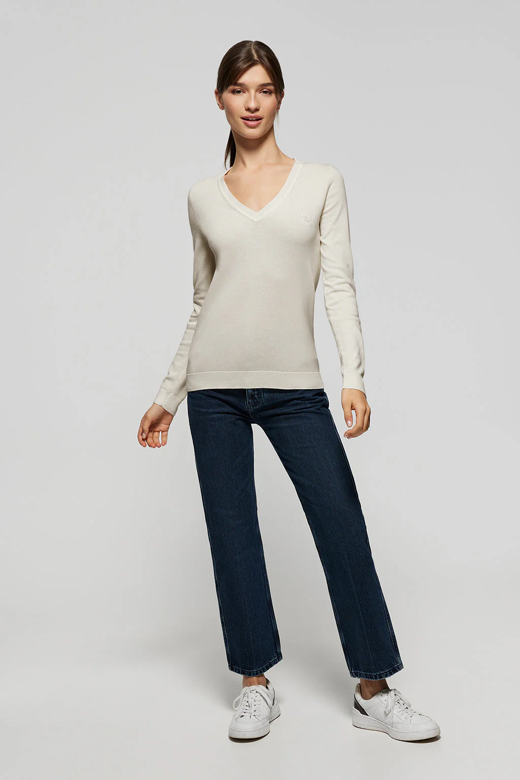 Ice-colour V-neck basic jumper with embroidered logo in matching colour - Image 2