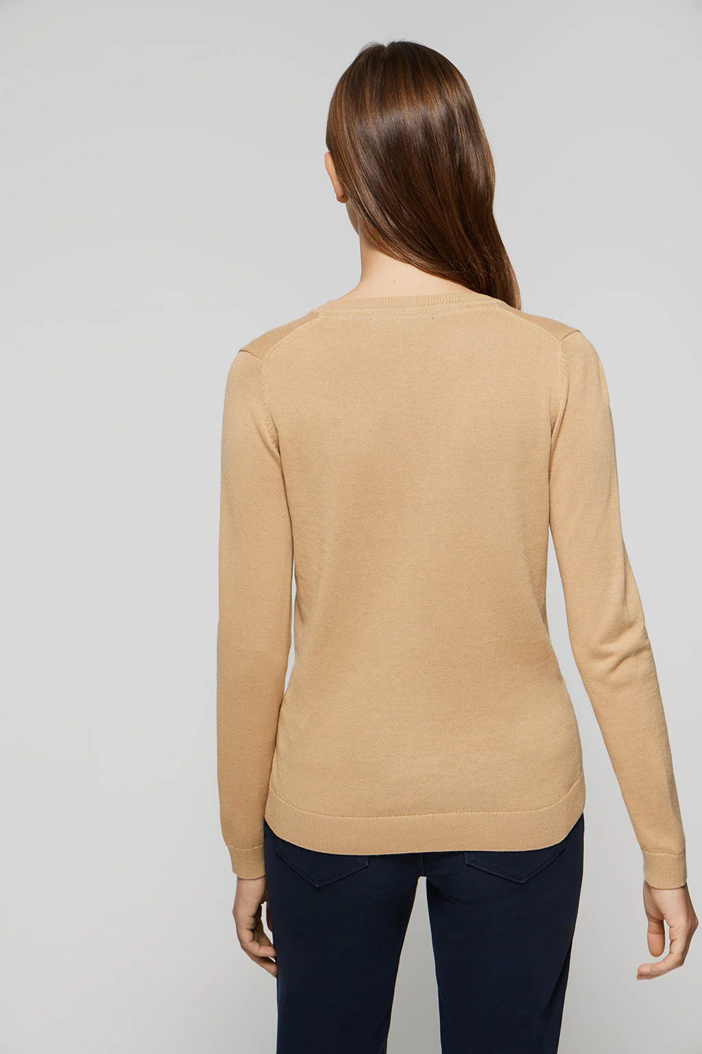Camel V-neck basic jumper with embroidered logo in matching colour - Image 5