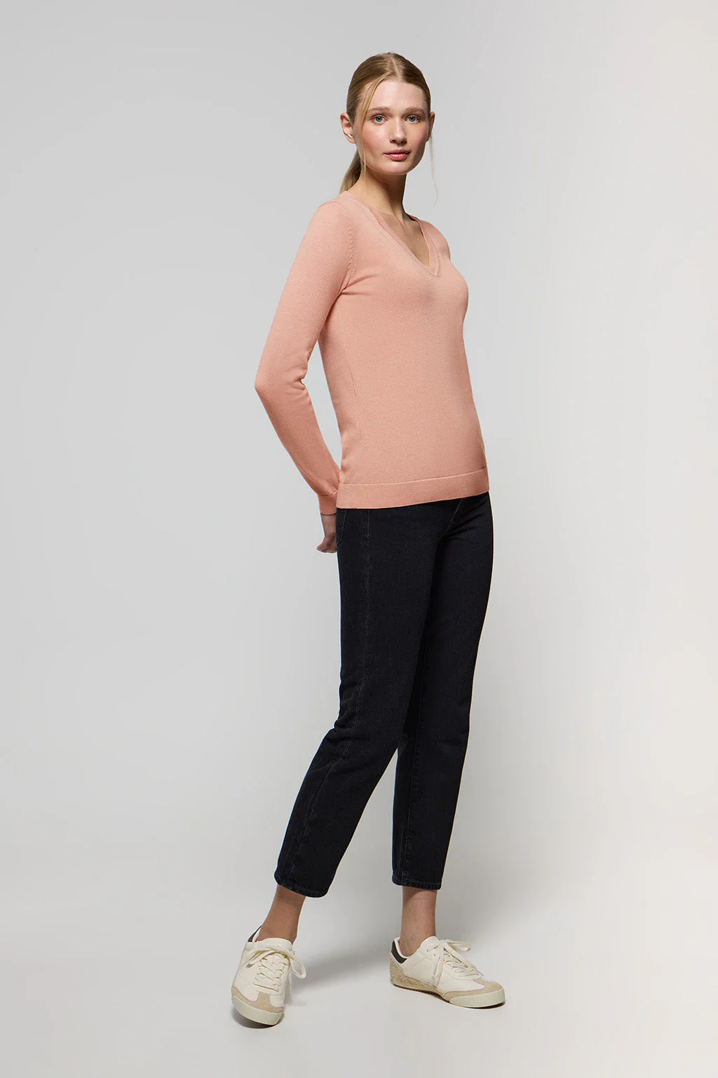 Pale-pink V-neck basic jumper with embroidered logo in matching colour - Image 4
