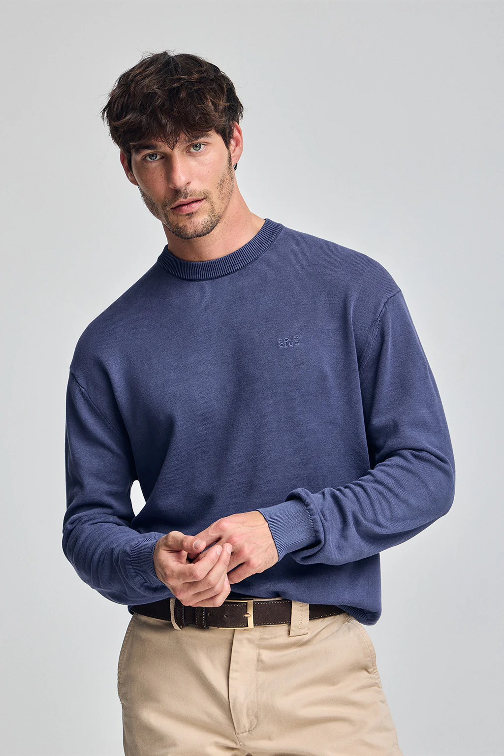 Blue-violet garment-dye jumper with round neck and embroidered logo
