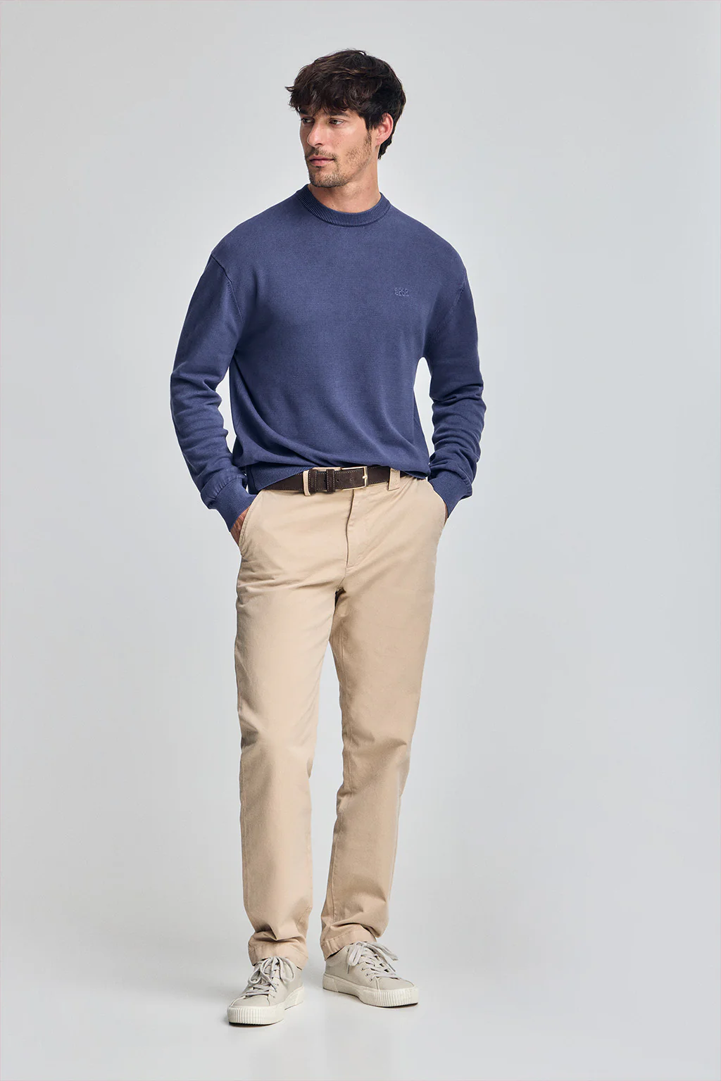 Blue-violet garment-dye jumper with round neck and embroidered logo - Image 4