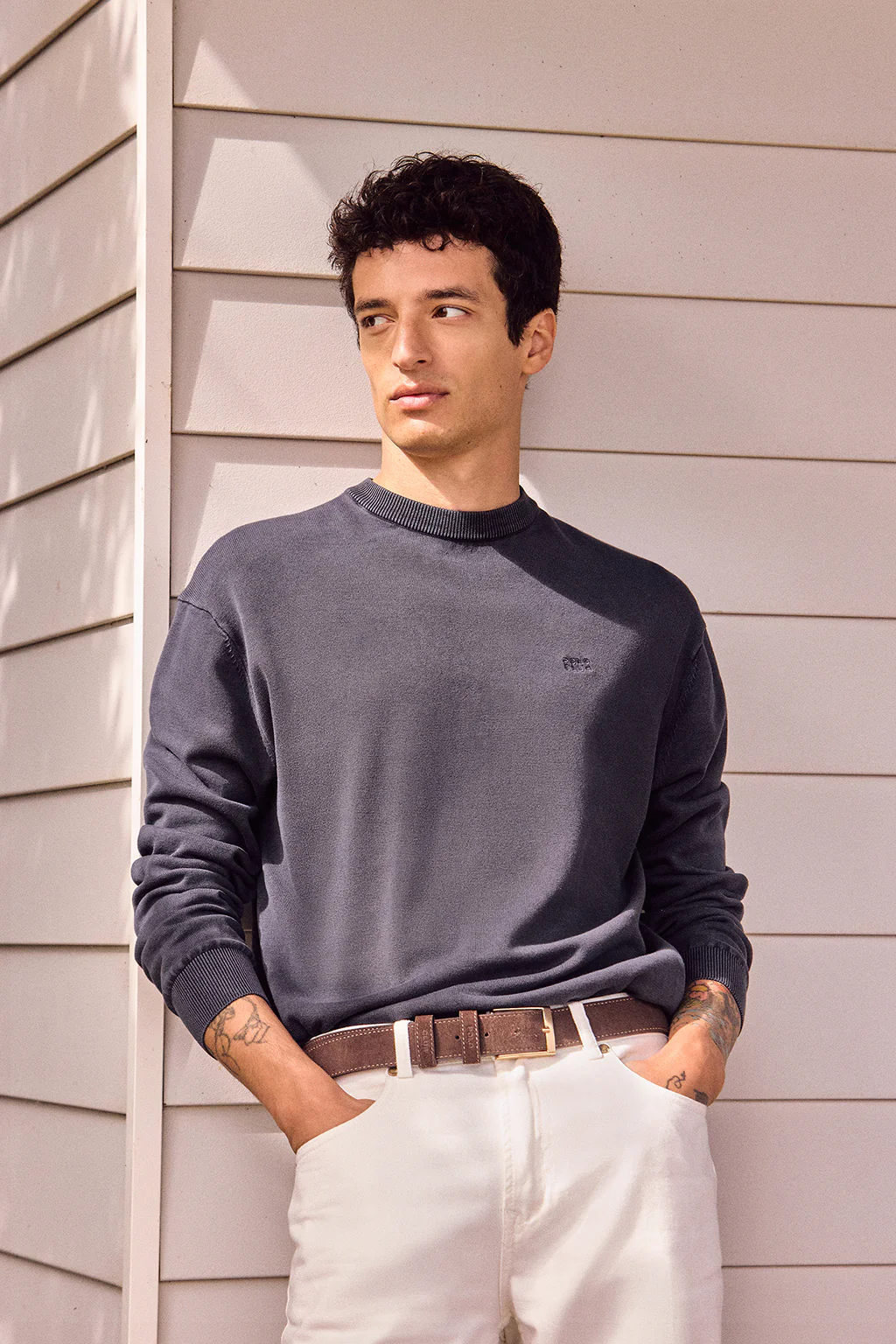 Navy-blue garment-dye jumper with round neck and embroidered logo - Image 11