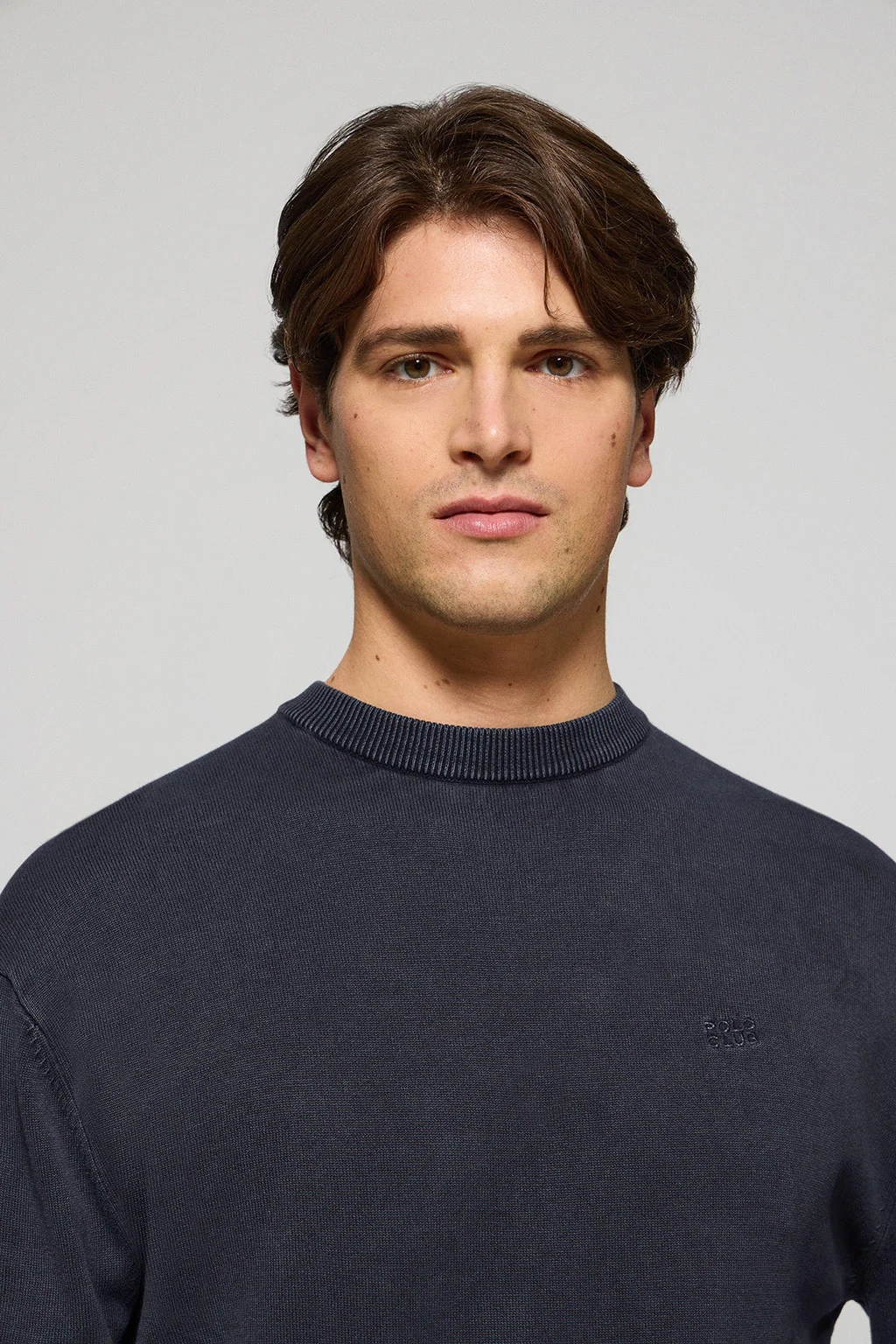 Navy-blue garment-dye jumper with round neck and embroidered logo - Image 3