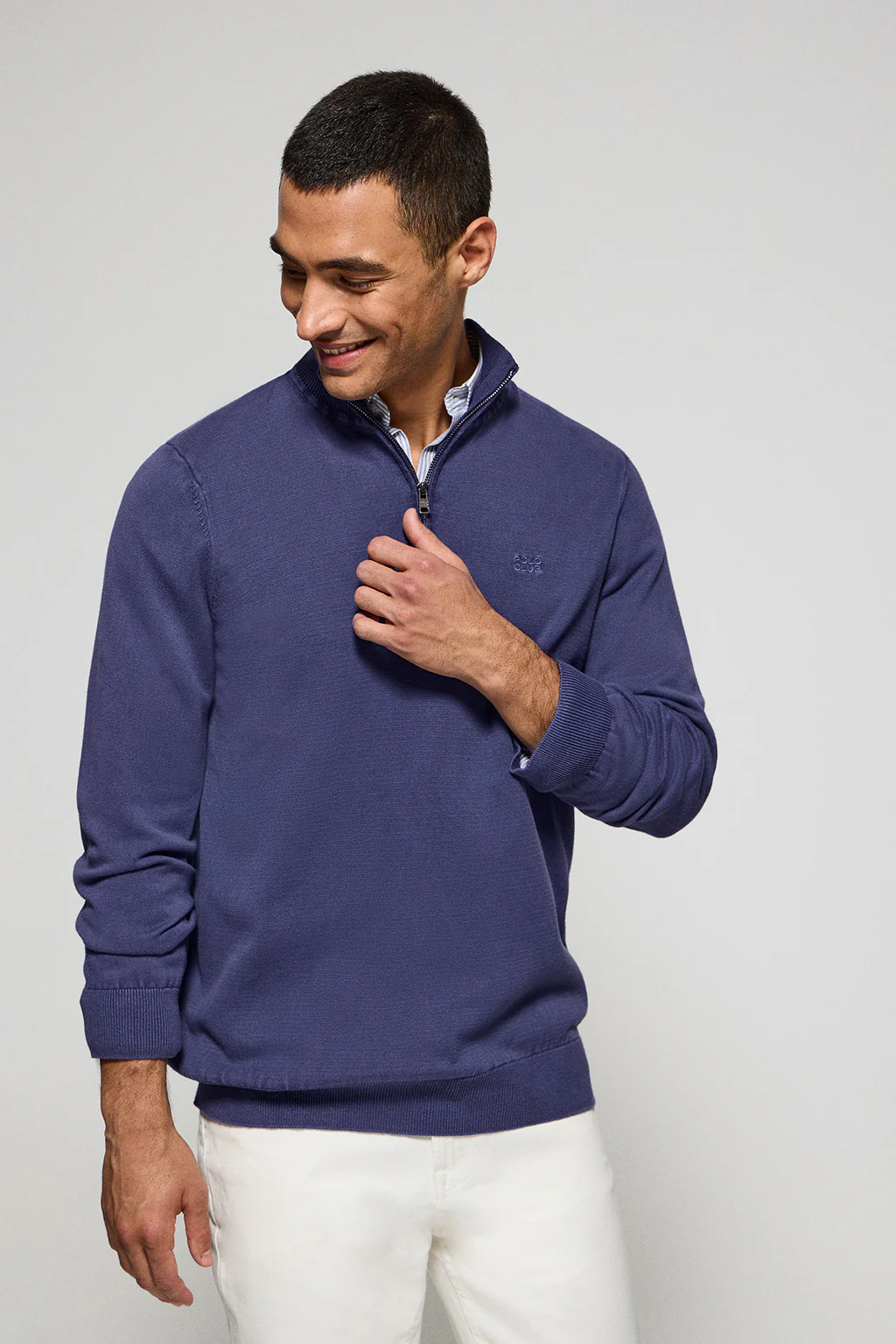 Blue-violet garment-dyed jumper with half zip and embroidered logo