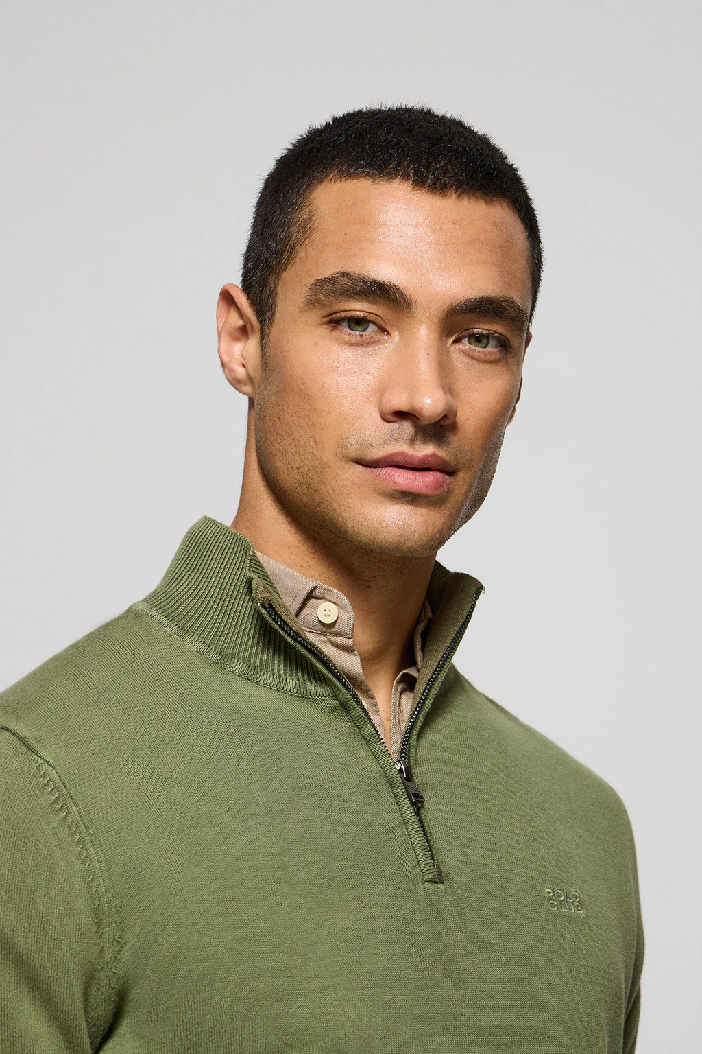 Light-green garment-dyed jumper with half zip and embroidered logo - Image 3