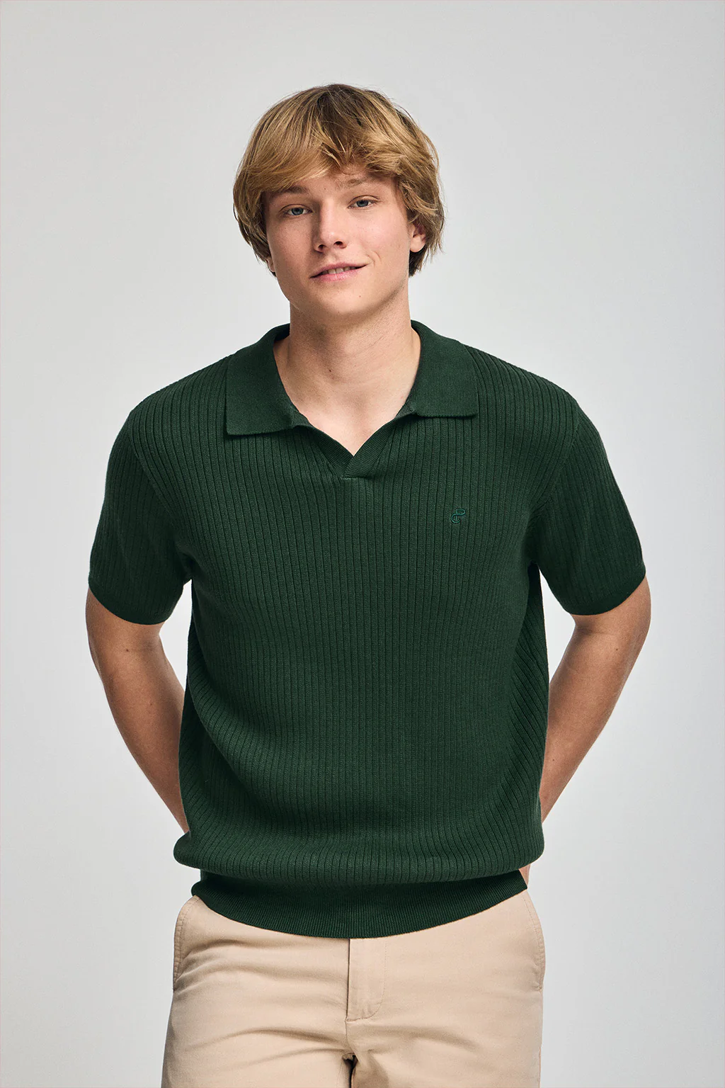 Emerald-green ribbed jumper Jay with embroidered monogram