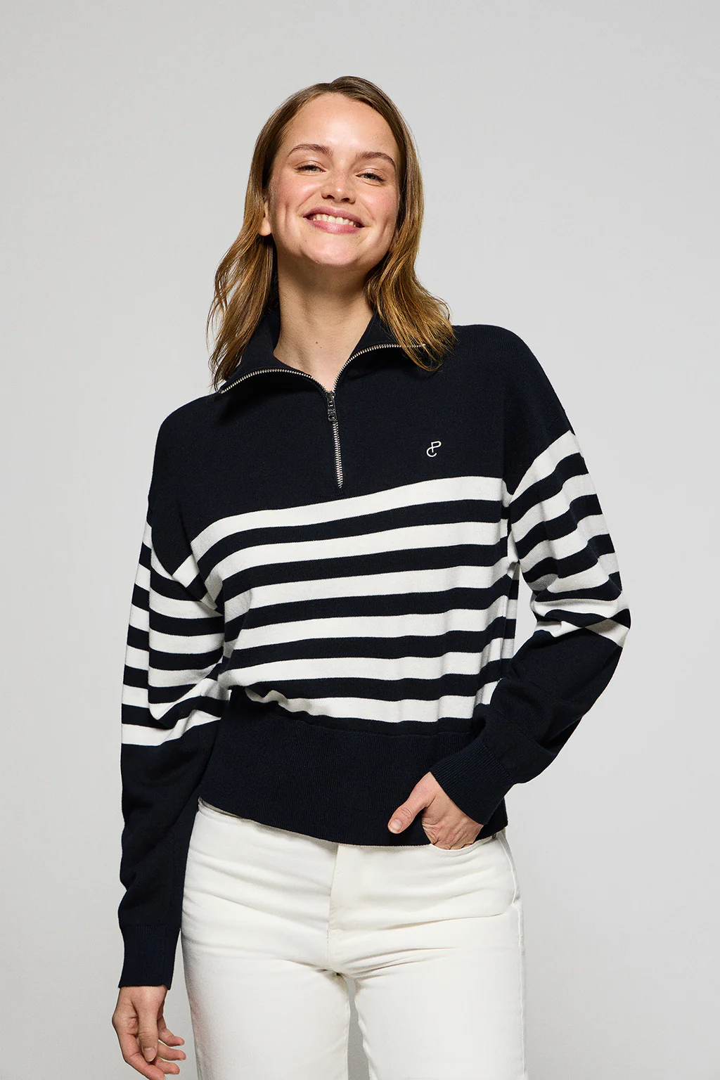 Navy-blue knit jumper Jisoo with embroidered monogram