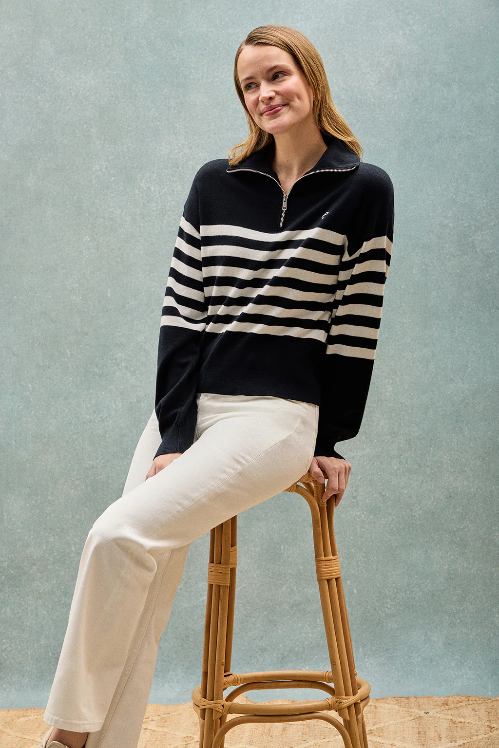 Navy-blue knit jumper Jisoo with embroidered monogram - Image 10