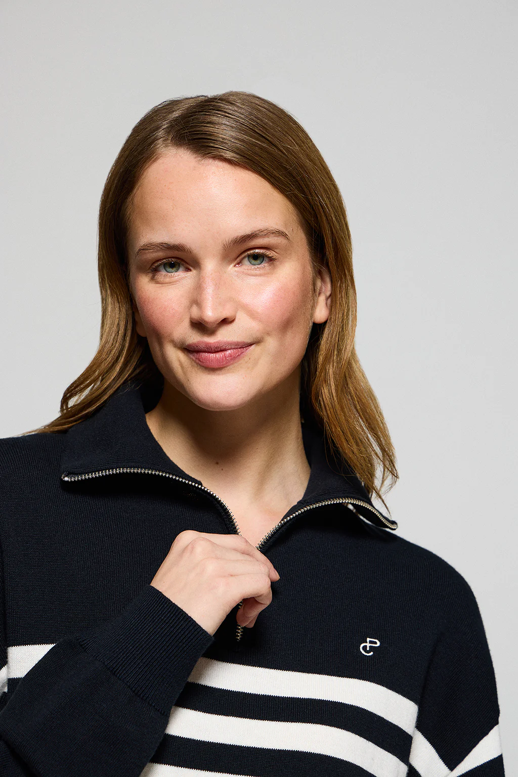 Navy-blue knit jumper Jisoo with embroidered monogram - Image 3