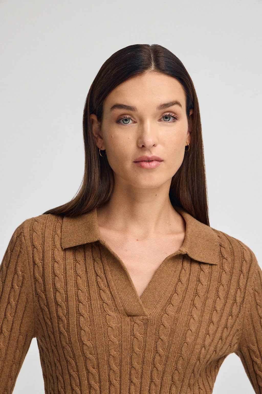 Camel-marl cable-knit jumper with polo collar