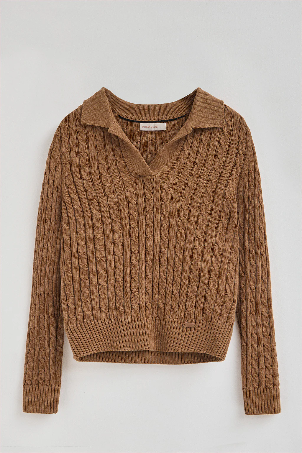 Camel-marl cable-knit jumper with polo collar - Image 6