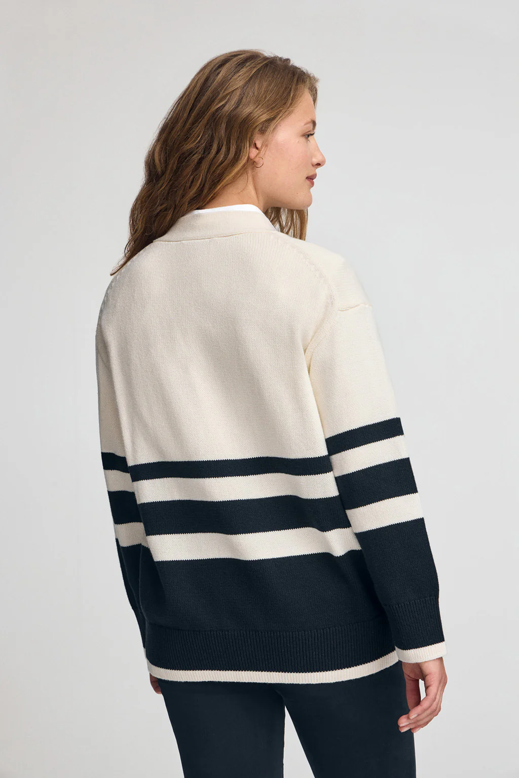 Buttoned V-neck cardigan in nude and navy blue with Polo Club nautical patch - Image 5