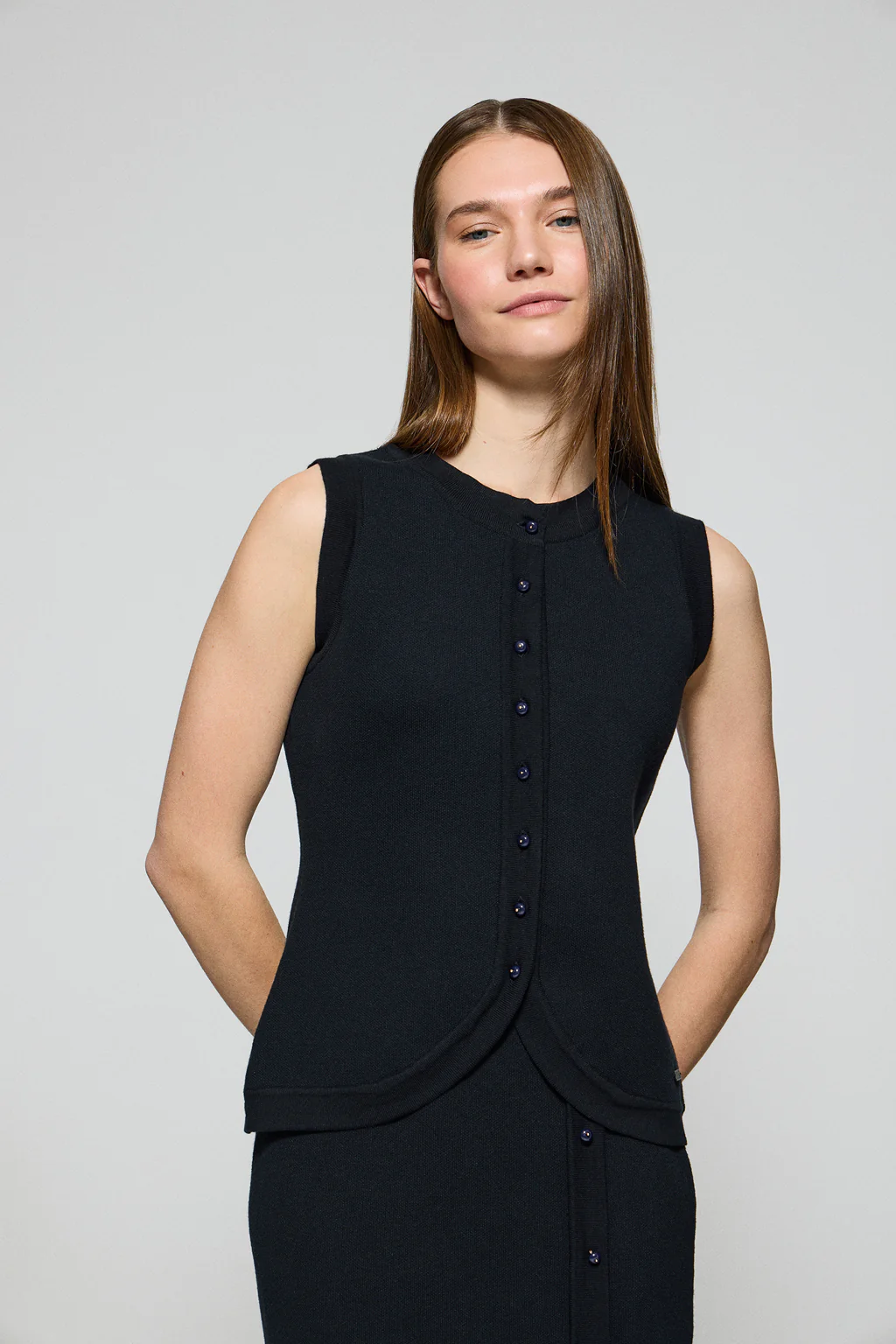 Navy-blue buttoned knit vest Lalisa with mother-of-pearl button