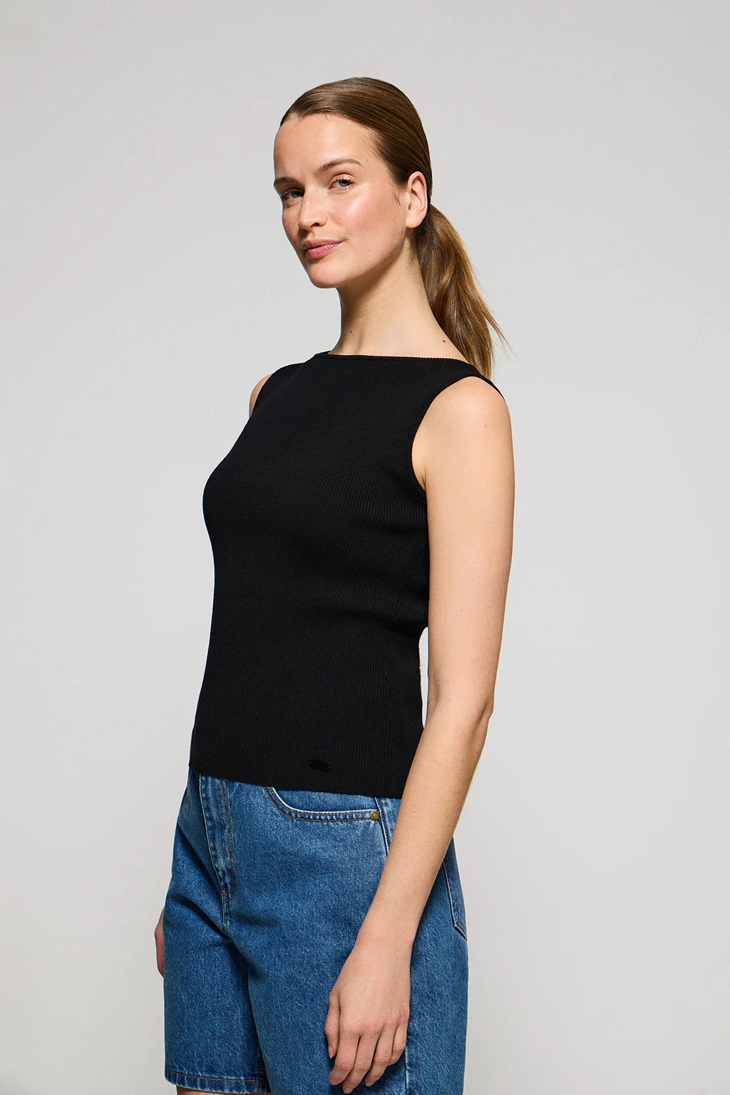 Black boat-neck jumper Lalita with pearly button