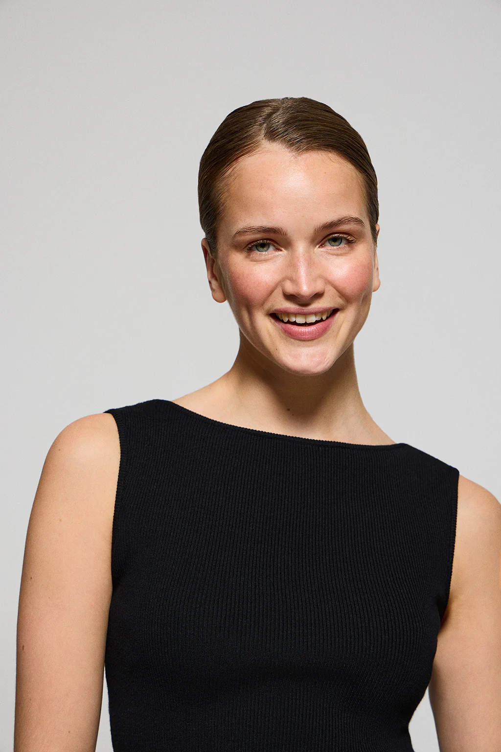Black boat-neck jumper Lalita with pearly button - Image 3