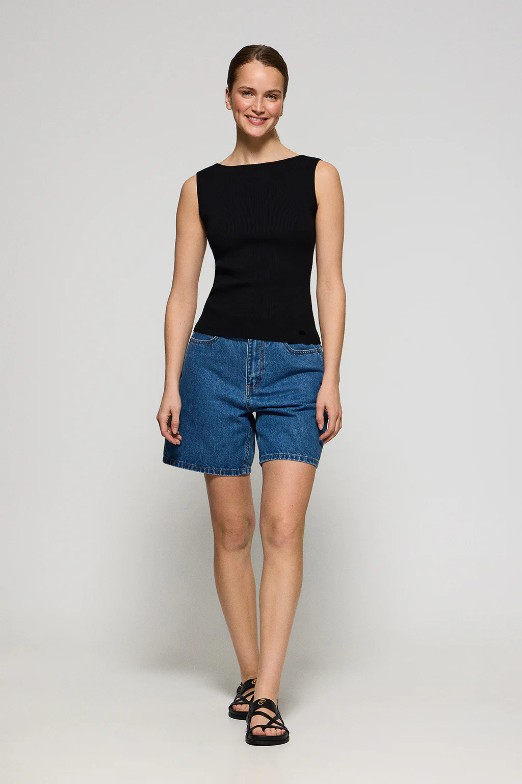 Black boat-neck jumper Lalita with pearly button - Image 4