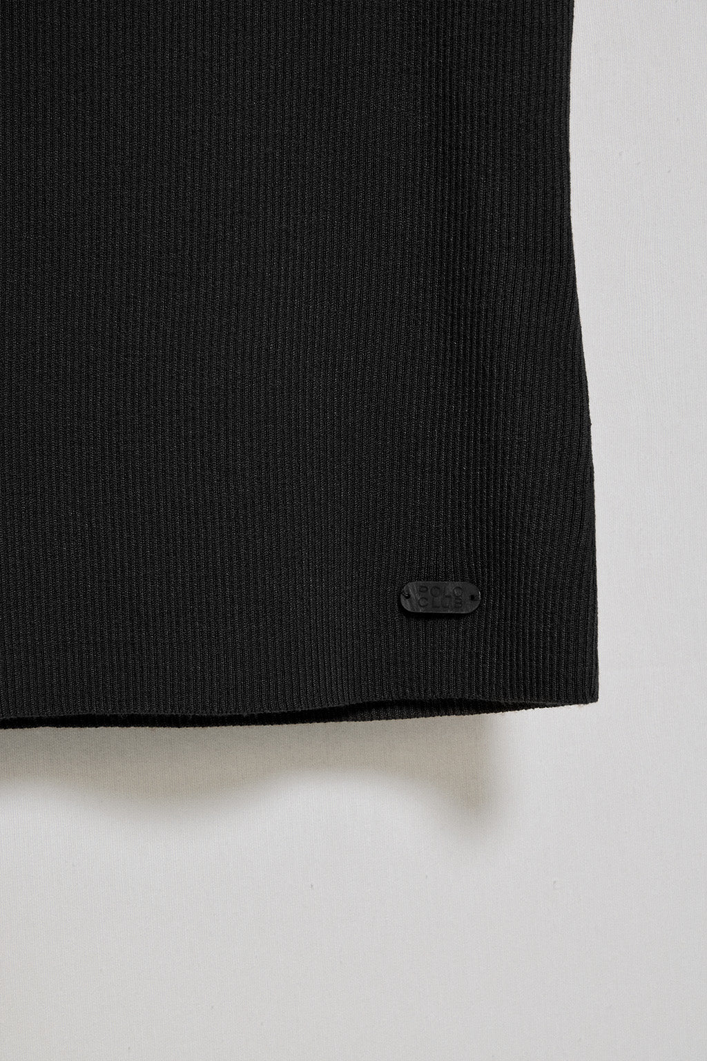 Black boat-neck jumper Lalita with pearly button - Image 6