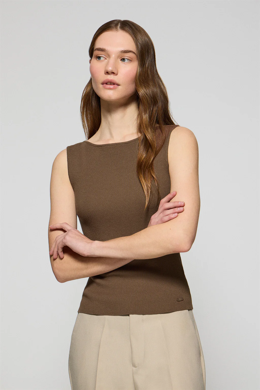 Mocha boat-neck jumper Lalita with pearly button