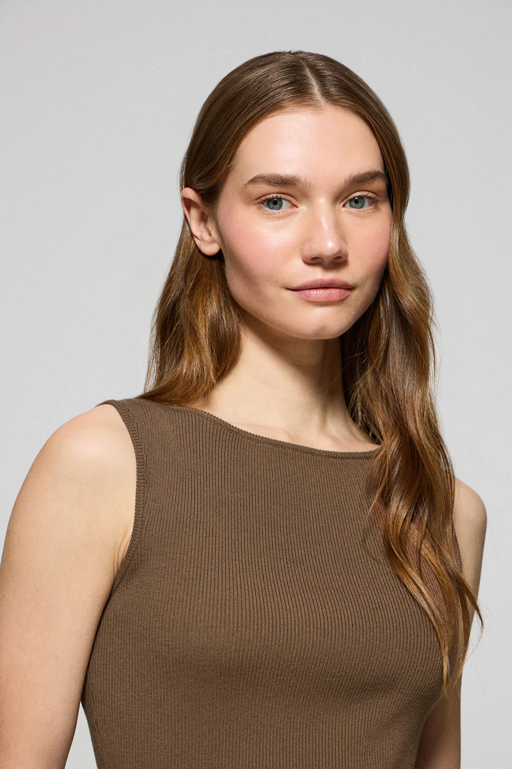 Mocha boat-neck jumper Lalita with pearly button - Image 3
