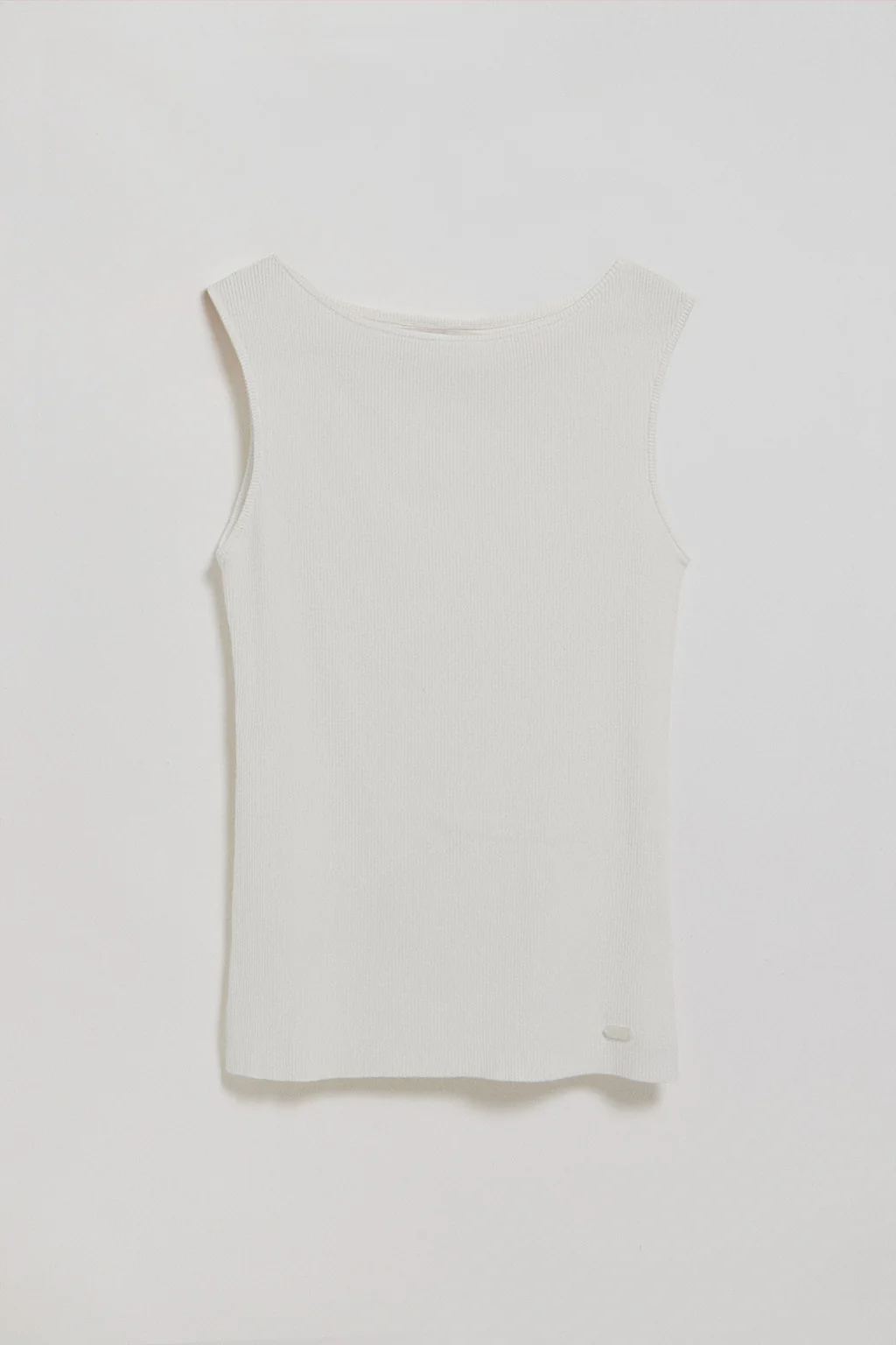 White boat-neck jumper Lalita with pearly button - Image 7