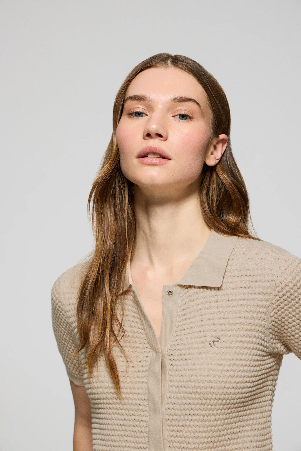 Beige buttoned T-shirt Lirio with embroidered monogram - Image 3