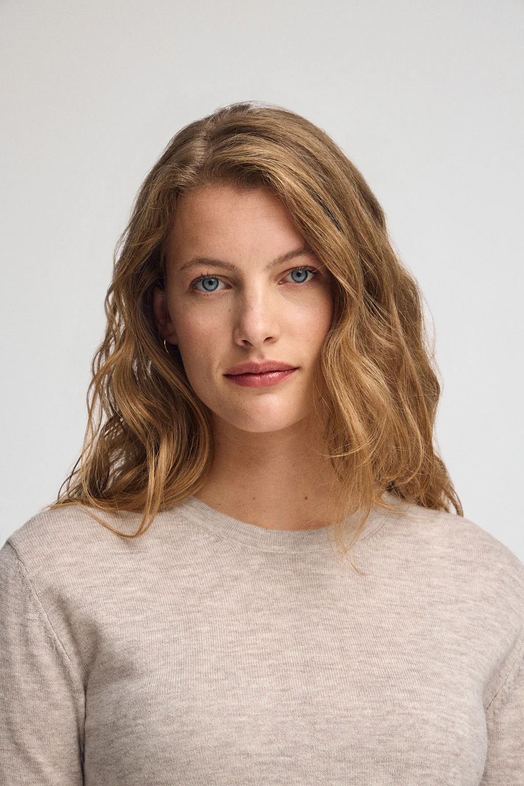 Beige-marl Merino-wool jumper with slim fit and round neck - Image 3