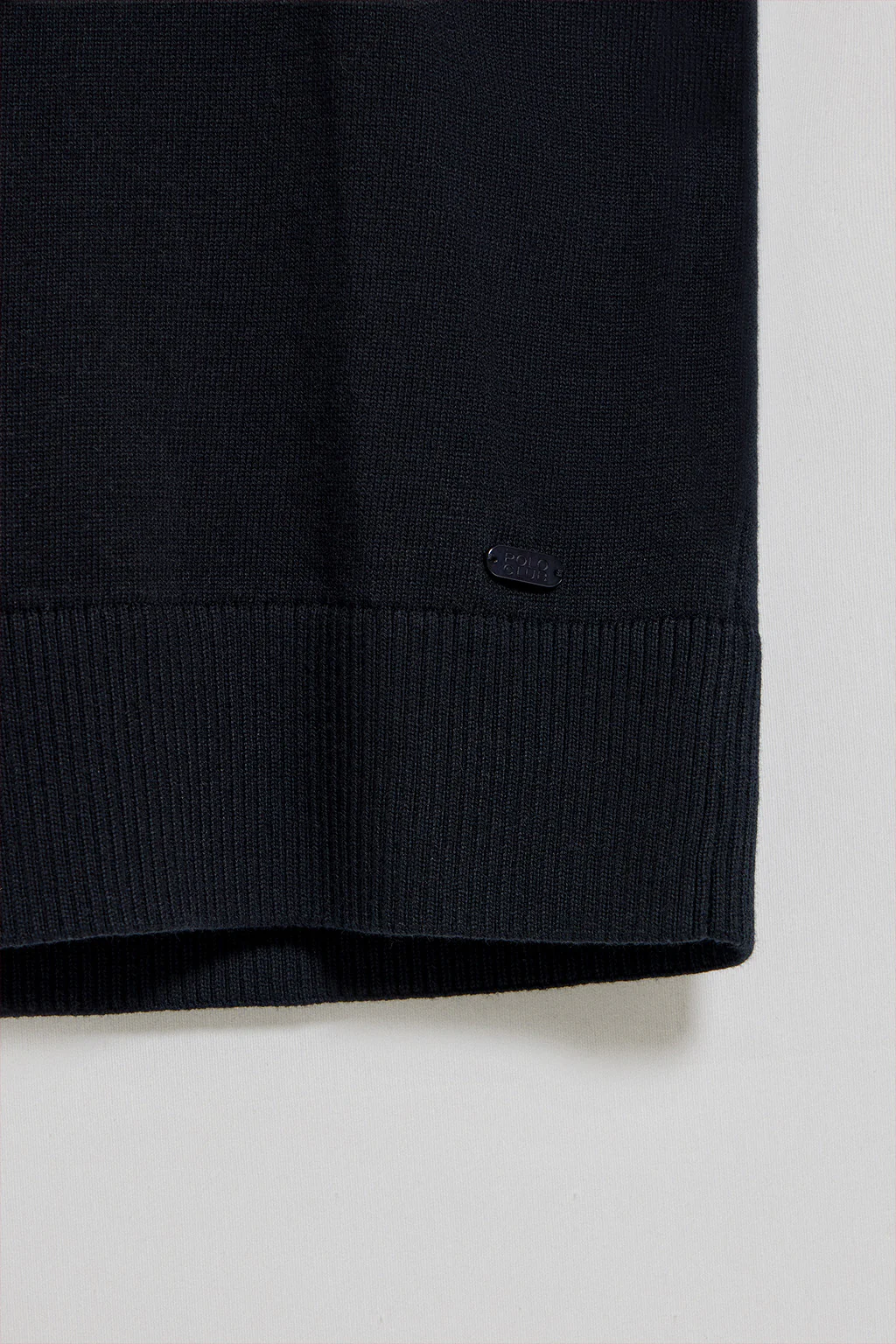 Navy-blue sleeveless jumper with pearly button - Image 7