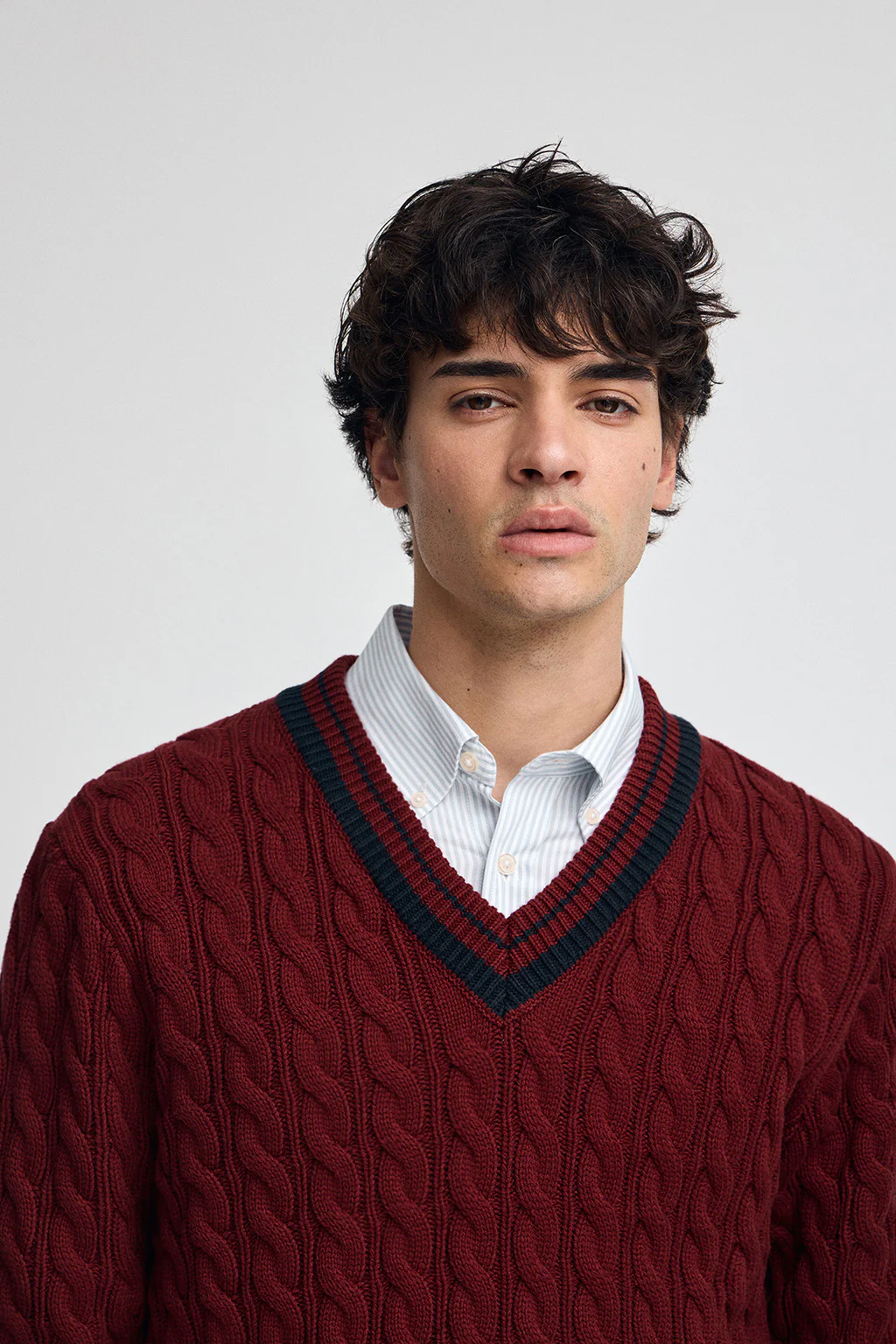 Maroon V-neck jumper with Polo Club nautical patch - Image 3