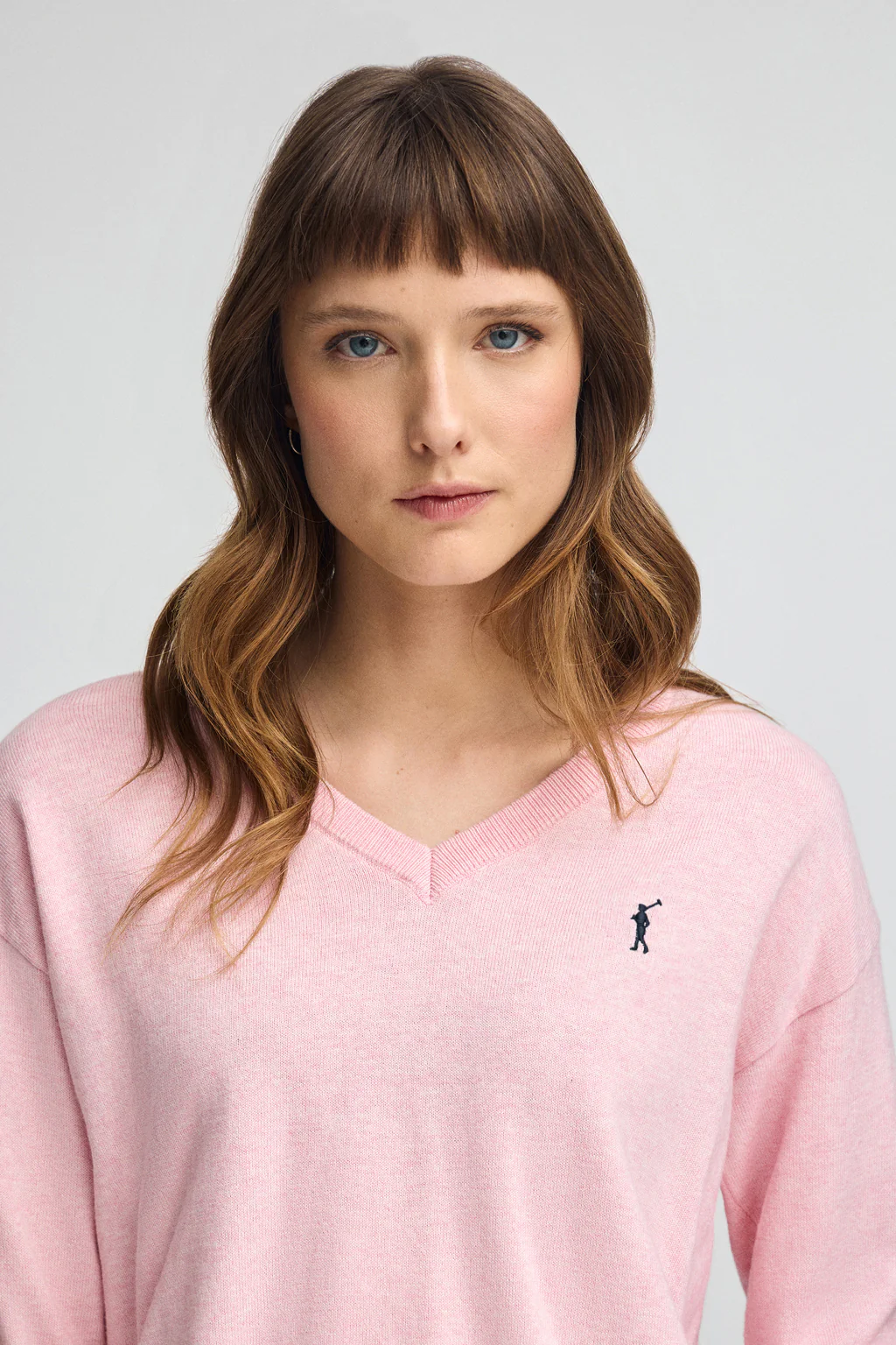 Women’s wool-blend 2-pack jumpers in black and pink marl with V-neck and Rigby Go embroidery - Image 3
