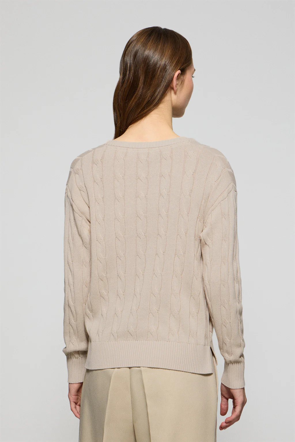 Beige V-neck cable-knit jumper with embroidered monogram - Image 2