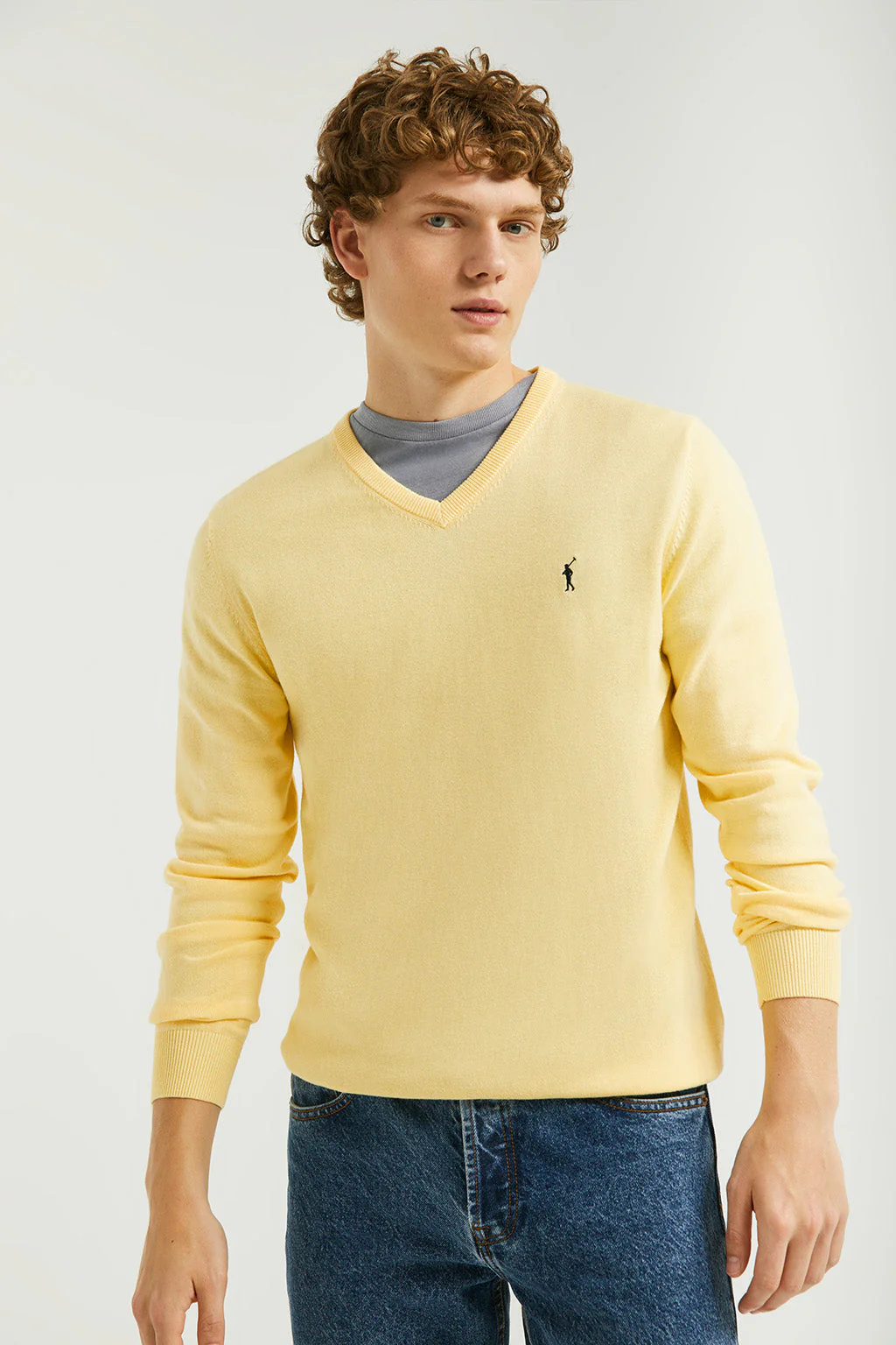 Light-yellow V-neck basic jumper soft with Rigby Go logo - Image 4