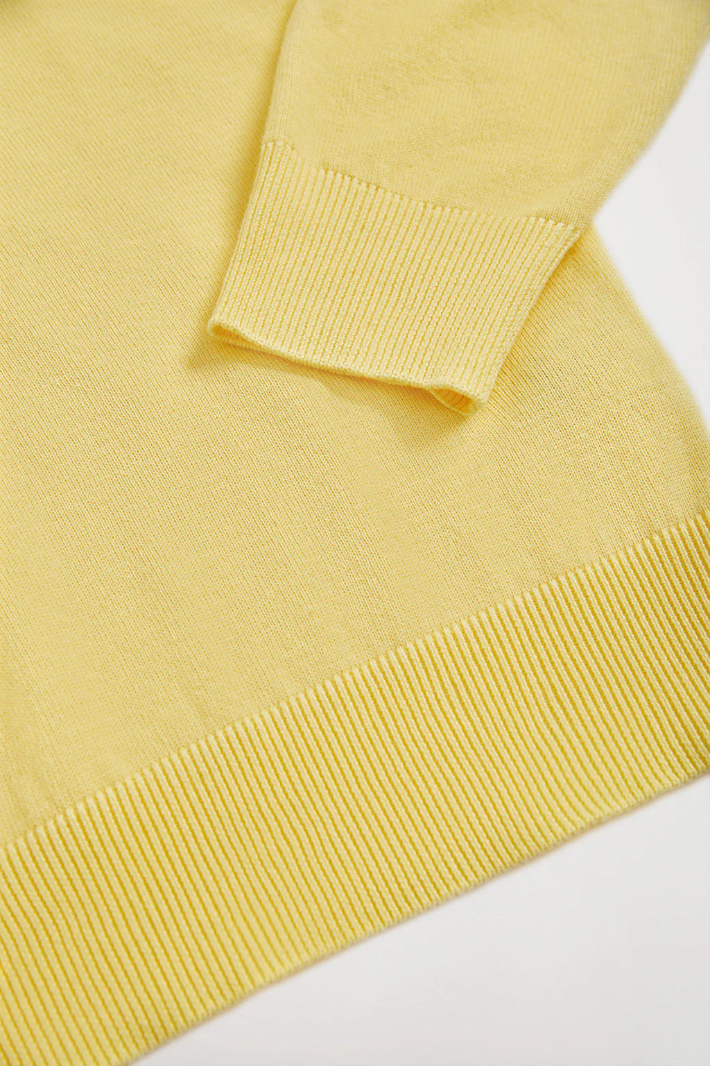 Light-yellow V-neck basic jumper soft with Rigby Go logo - Image 9