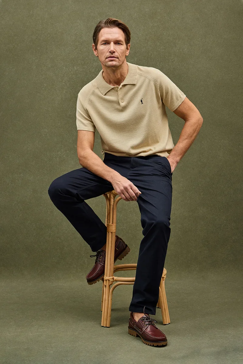 Beige short-sleeve jumper with polo collar and Rigby Go logo
