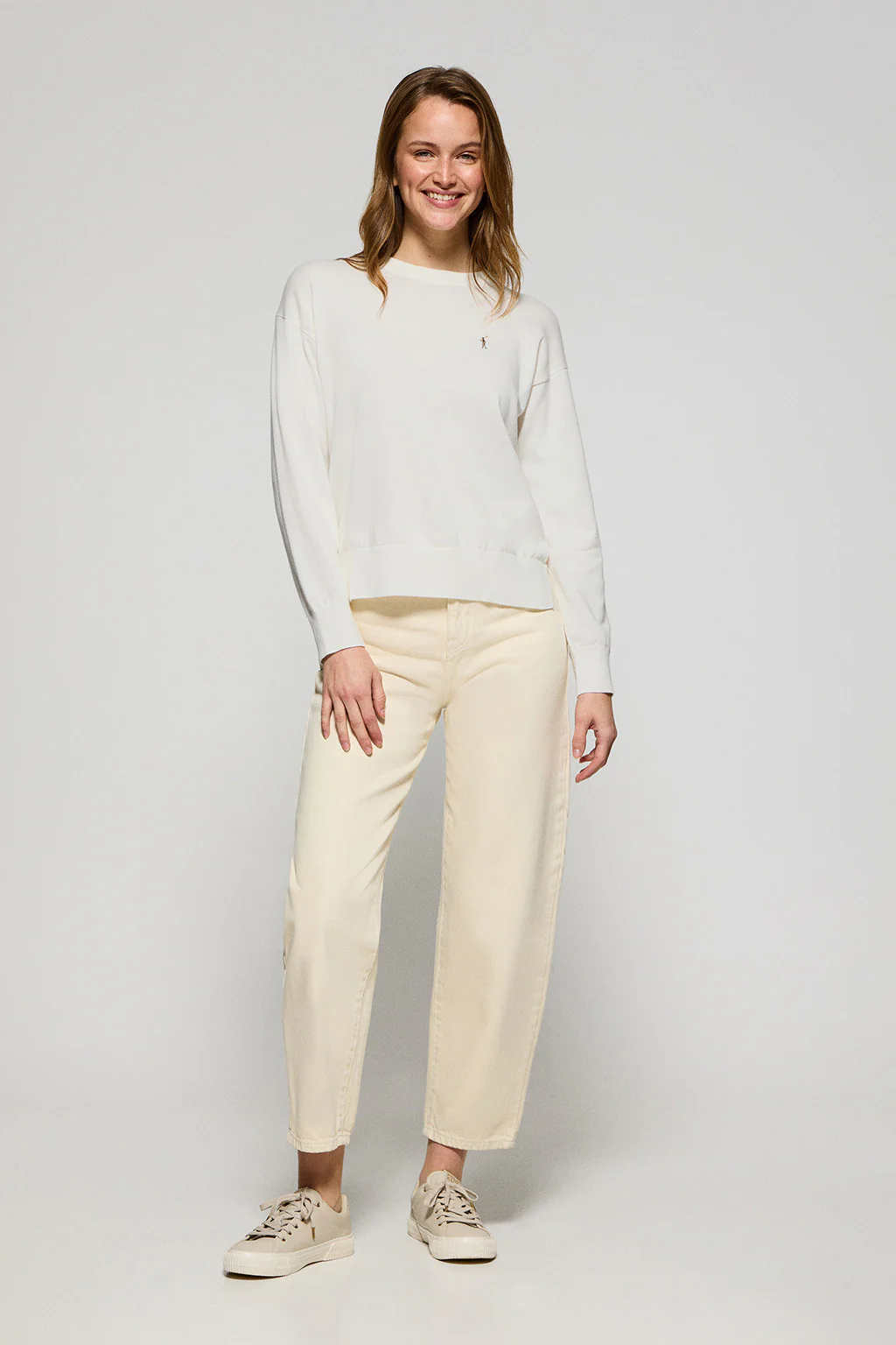 Beige round-neck knit jumper with Rigby Go embroidered logo - Image 4