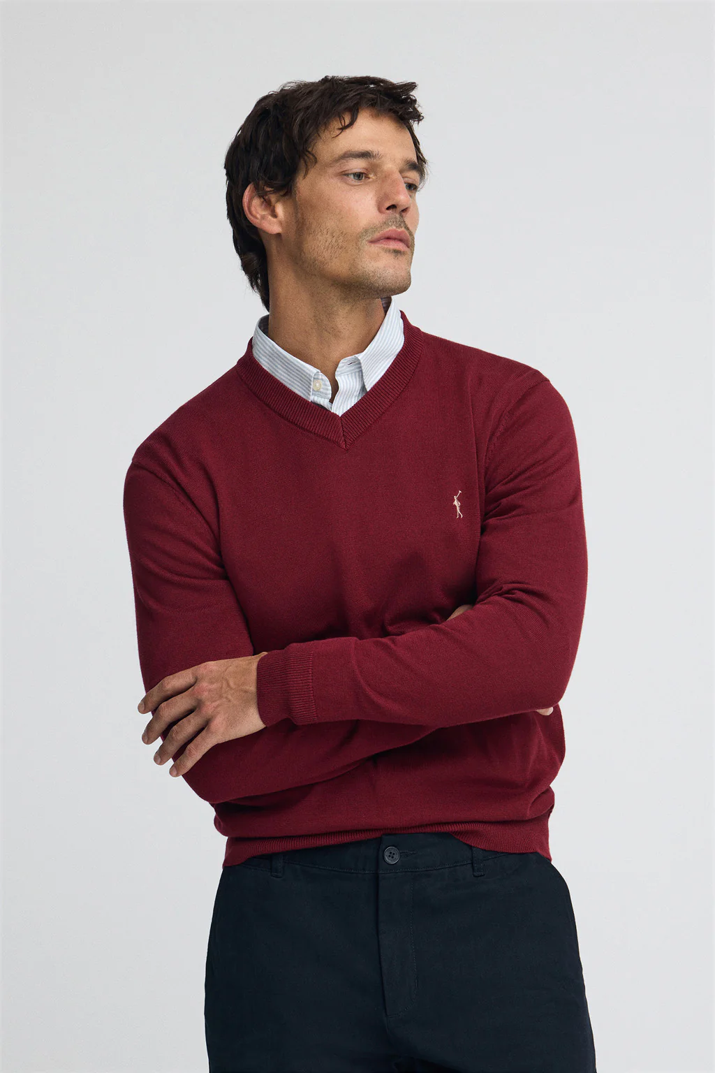 Maroon V-neck cotton jumper with Rigby Go embroidery