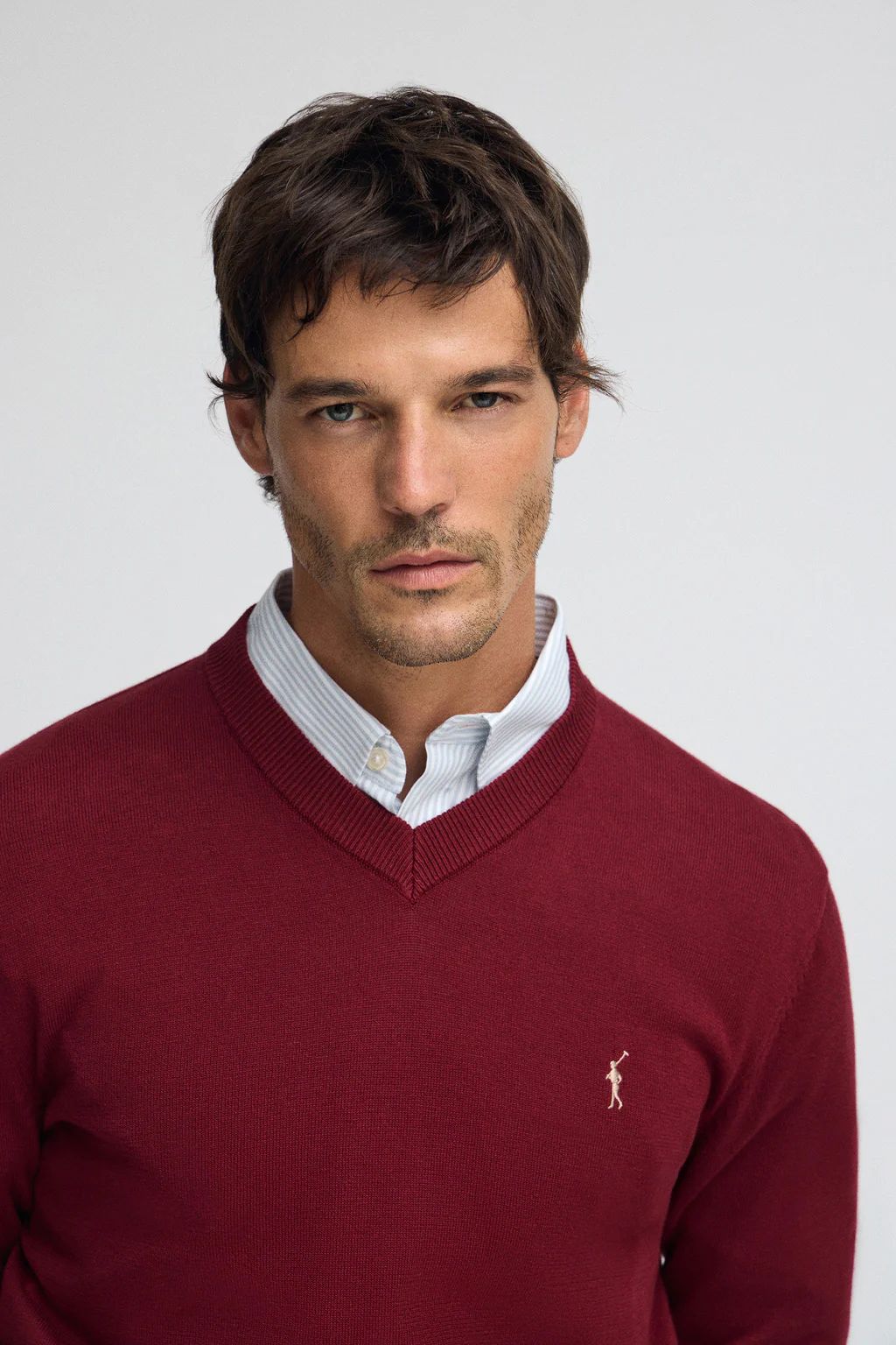 Maroon V-neck cotton jumper with Rigby Go embroidery - Image 2