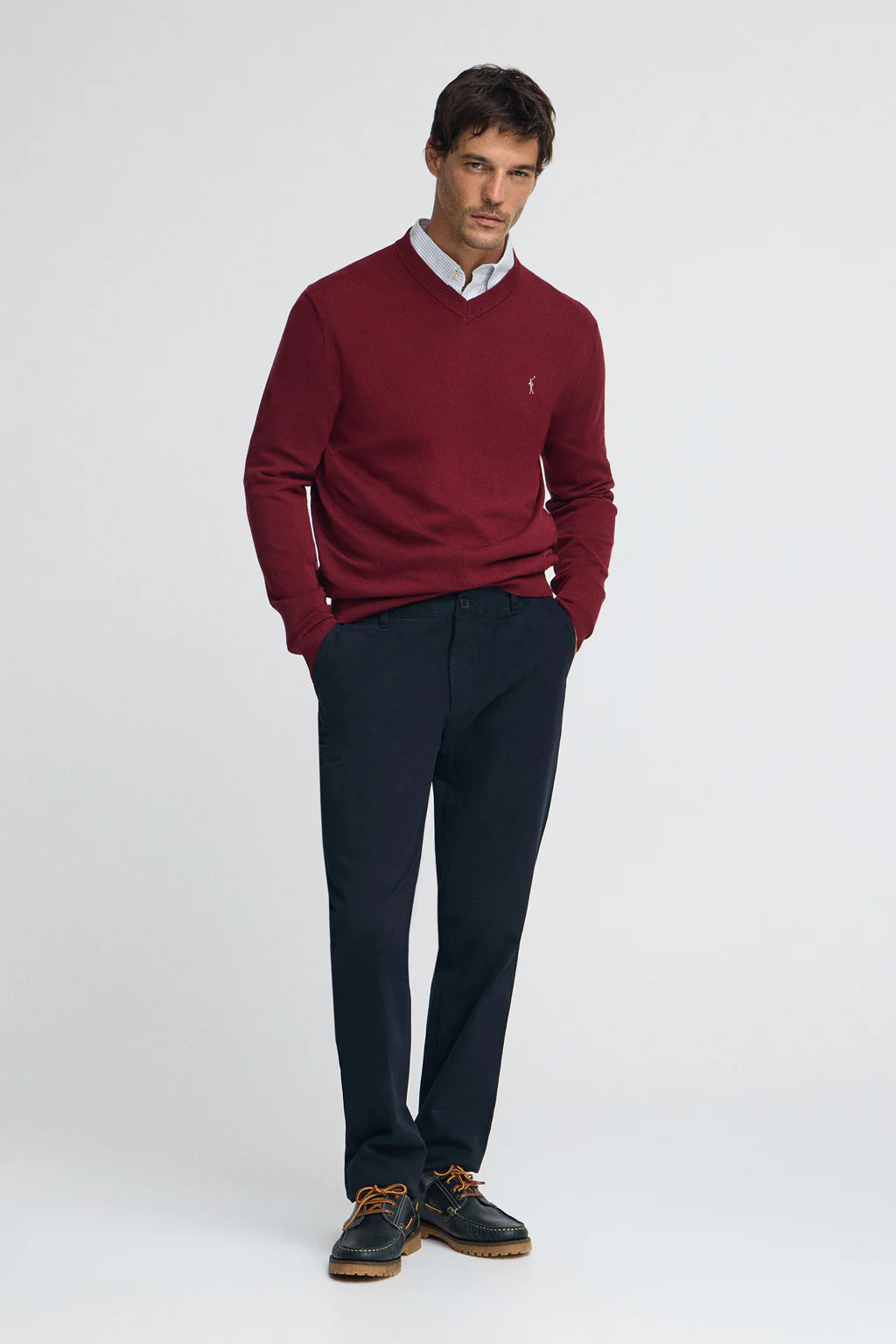 Maroon V-neck cotton jumper with Rigby Go embroidery - Image 3