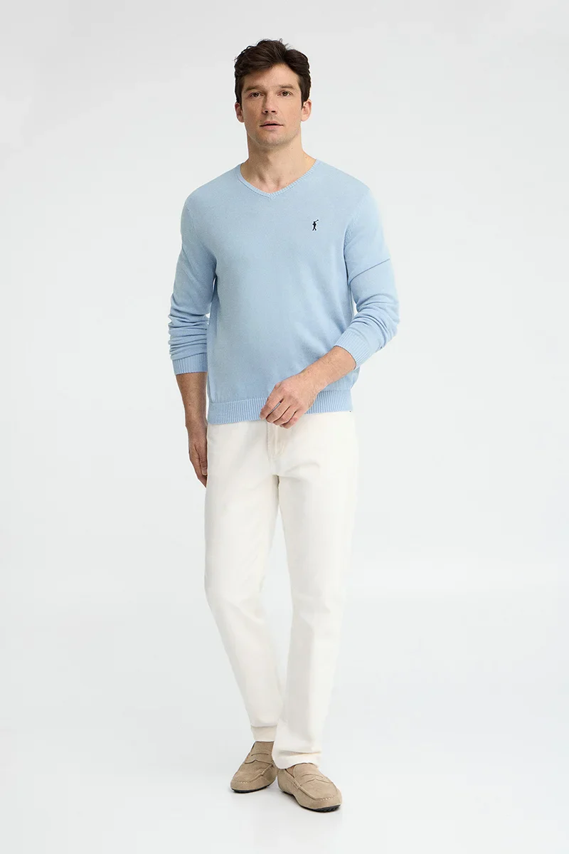 Light-blue V-neck jumper with Rigby Go embroidery - Image 4