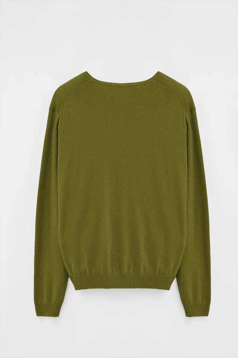 Moss-green V-neck jumper with Rigby Go embroidery - Image 8