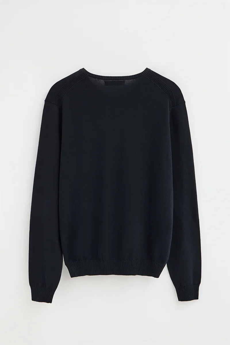 Navy-blue V-neck jumper with Rigby Go embroidery - Image 8