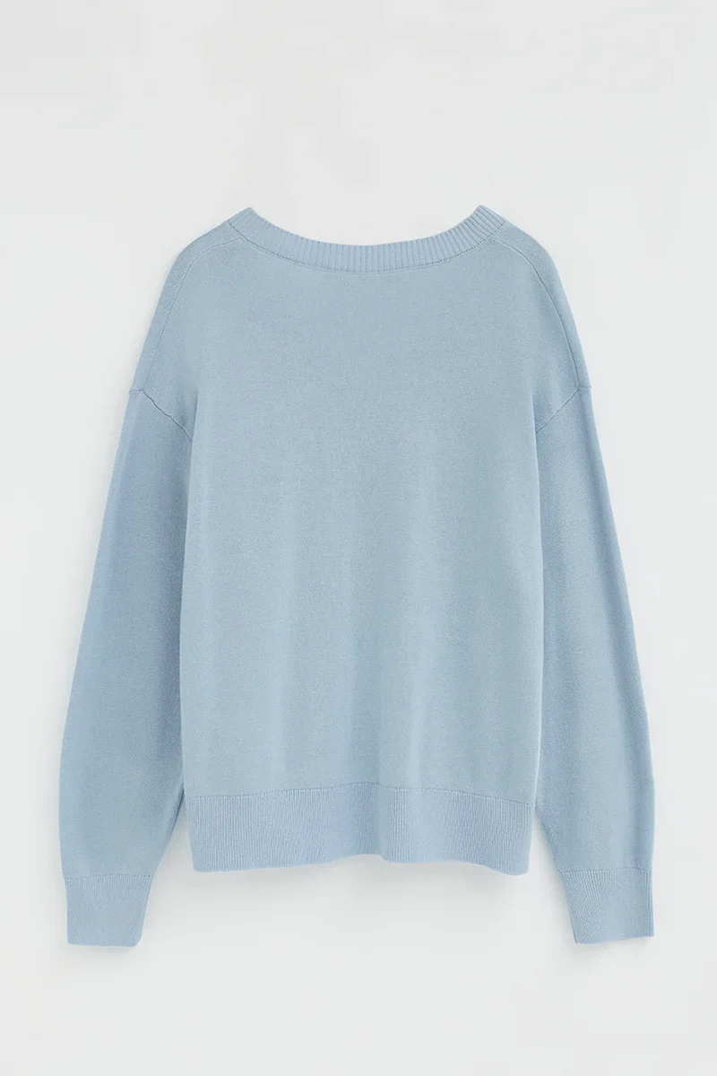 Light-blue V-neck jumper with Rigby Go logo - Image 7