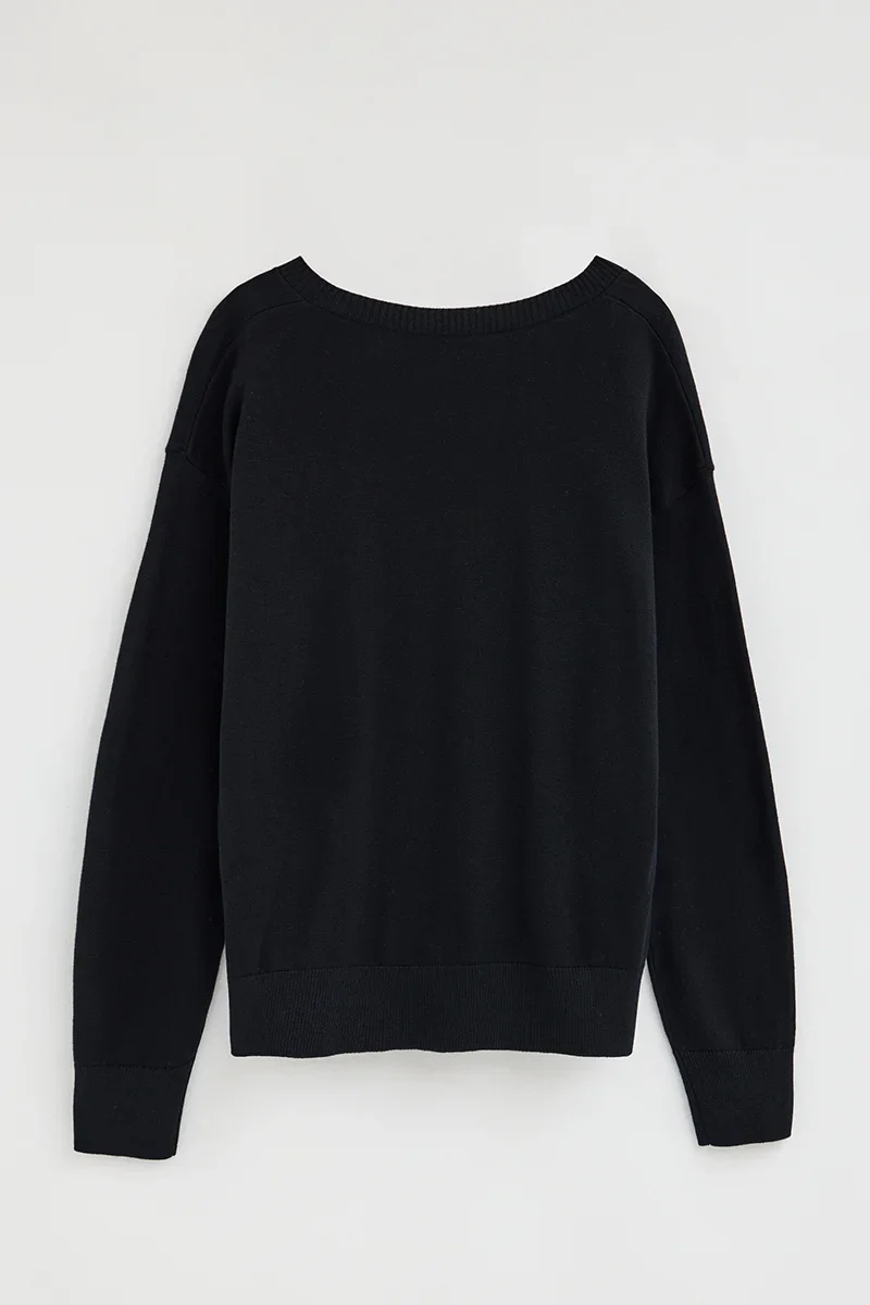 Navy-blue V-neck jumper with Rigby Go logo - Image 8