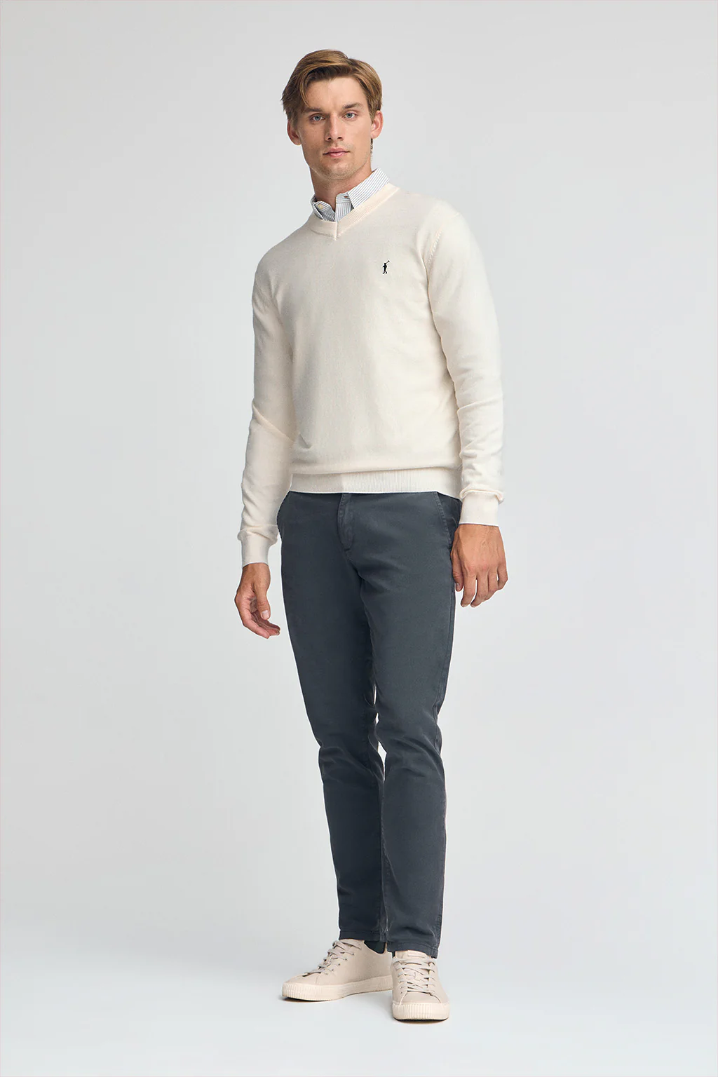 Nude V-neck wool-blend jumper with Rigby Go embroidery - Image 3
