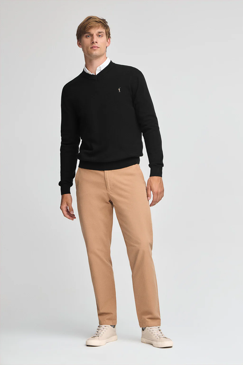 Black V-neck wool-blend jumper with Rigby Go embroidery - Image 3
