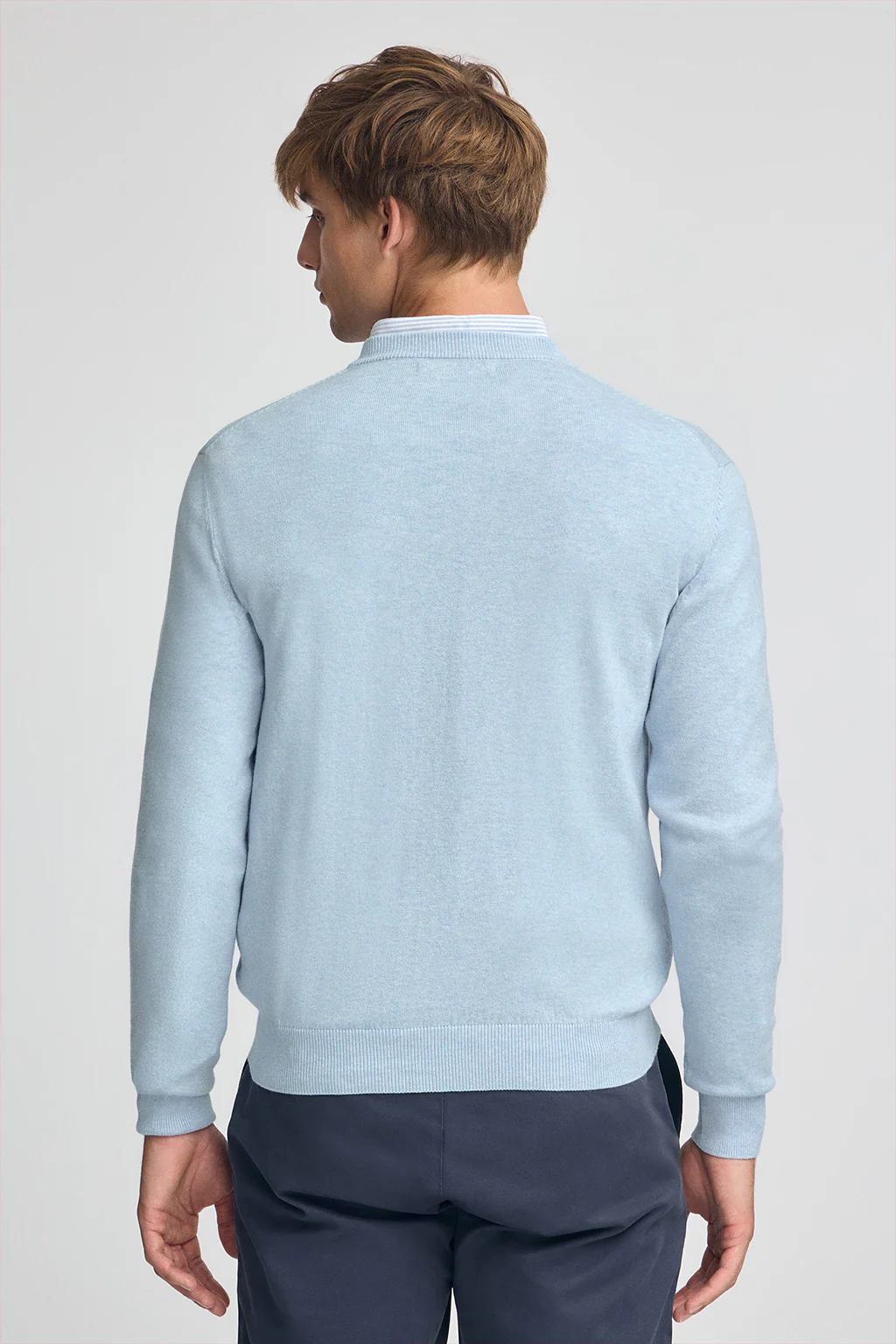 Light-blue-marl V-neck wool-blend jumper with Rigby Go embroidery - Image 4