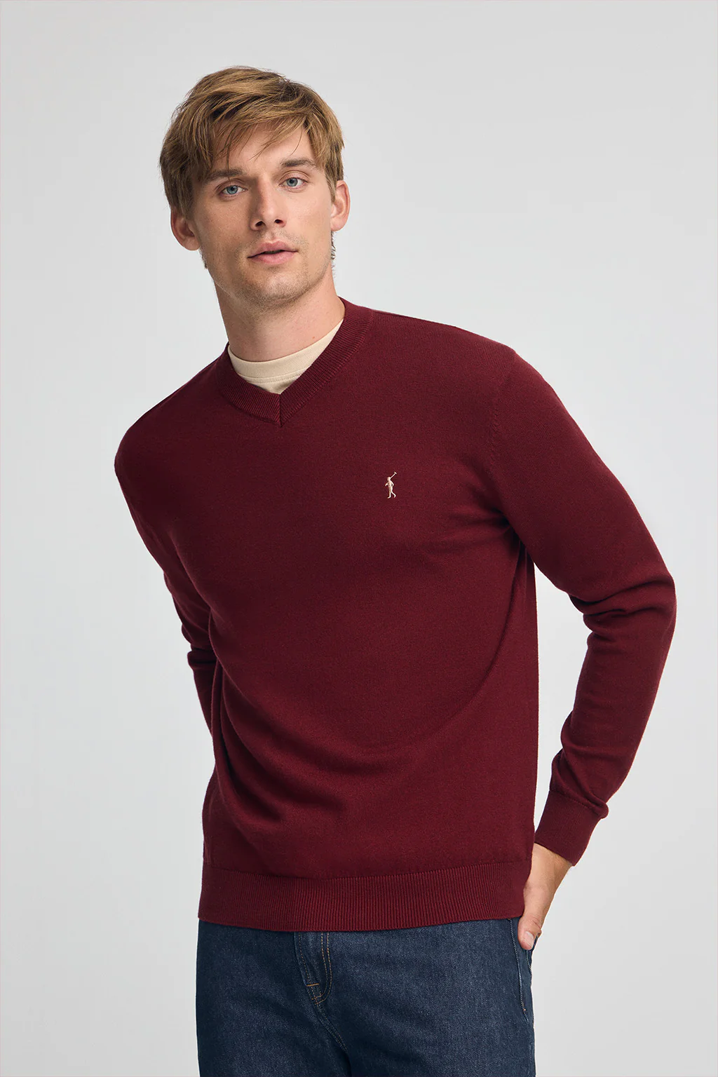 Maroon V-neck wool-blend jumper with Rigby Go embroidery