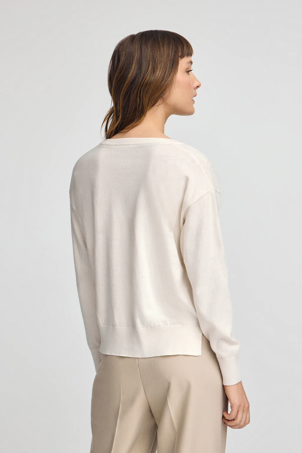 Nude V-neck wool-blend jumper with Rigby Go embroidery - Image 4