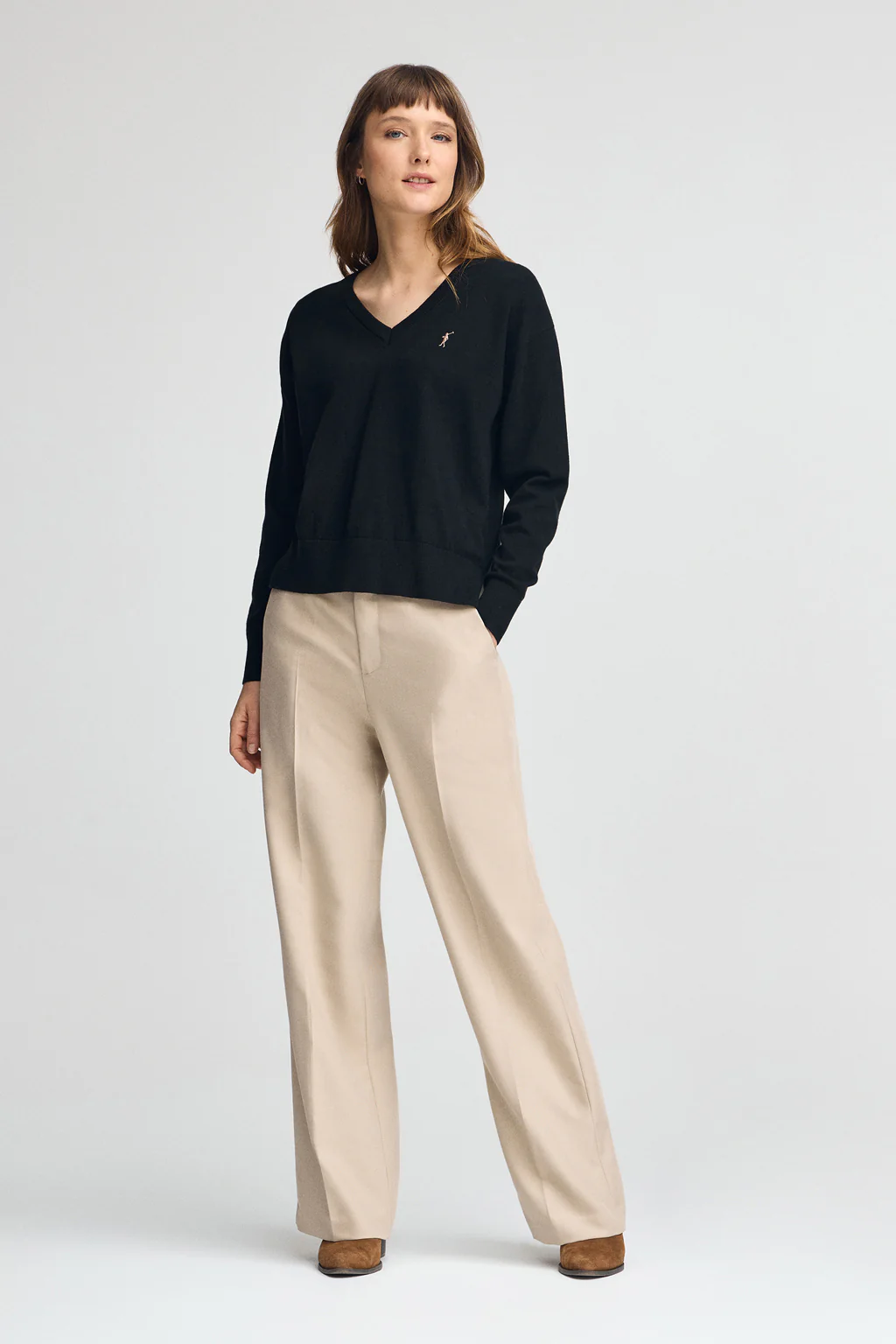 Black V-neck wool-blend jumper with Rigby Go embroidery - Image 3